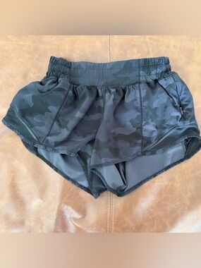 lululemon athletica Women's Black/Gray Camo Running Athletic Shorts